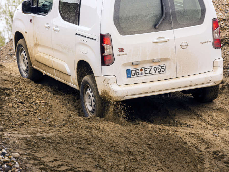 Фургон Opel Combo Cargo, вигляд ззаду