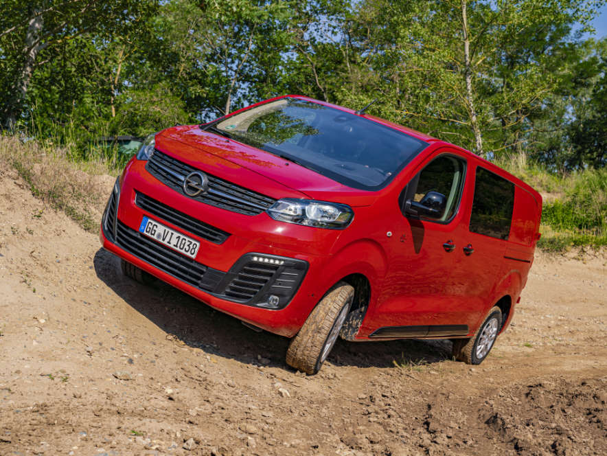 Фургон Opel Vivaro, вигляд спередуу