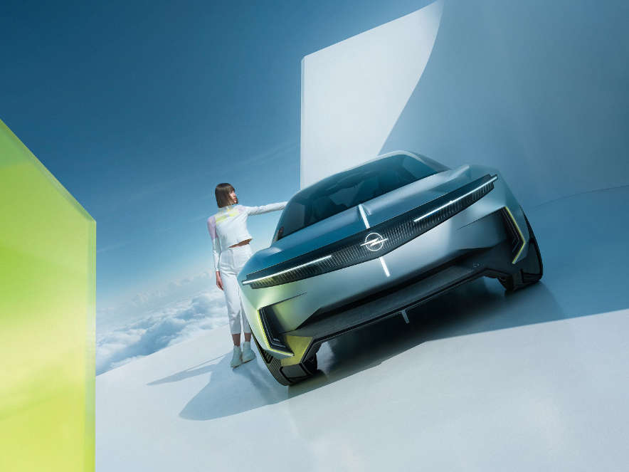 Концептуальний автомобіль Opel Experimental, вигляд спереду