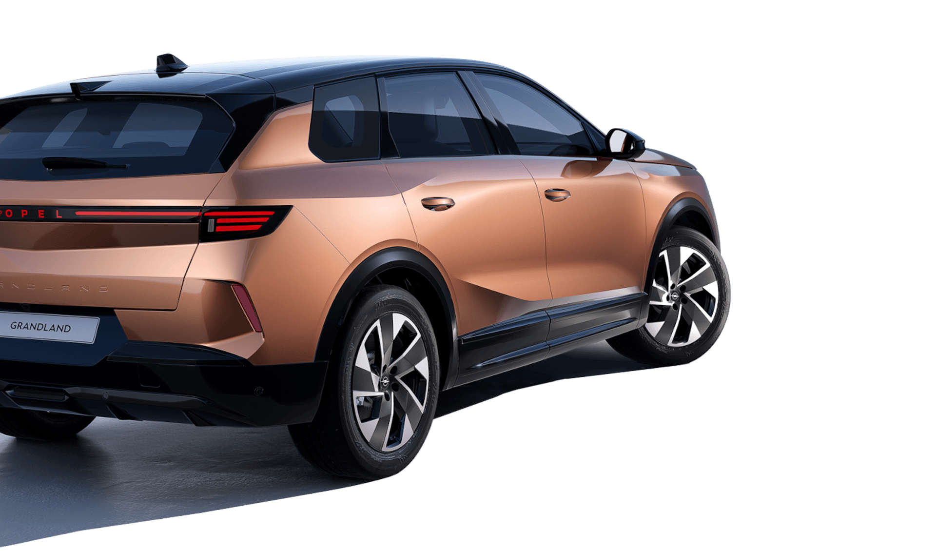 Opel Grandland бронзового кольору, вигляд ззаду з правого боку