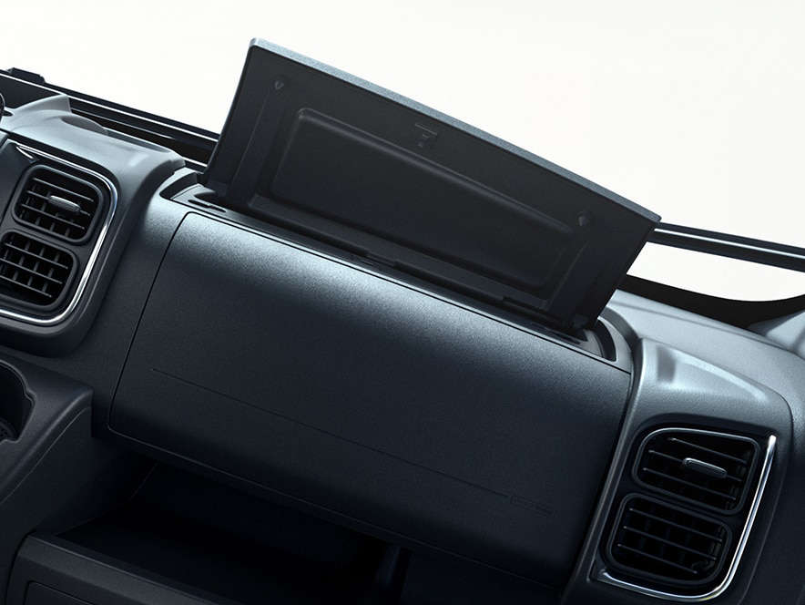 Opel Movano, відсік у передній панелі