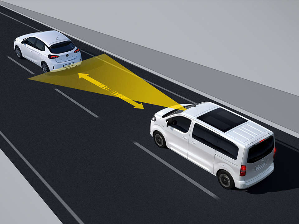 Вид зверху на Opel Zafira, що демонструє систему попередження про зіткнення